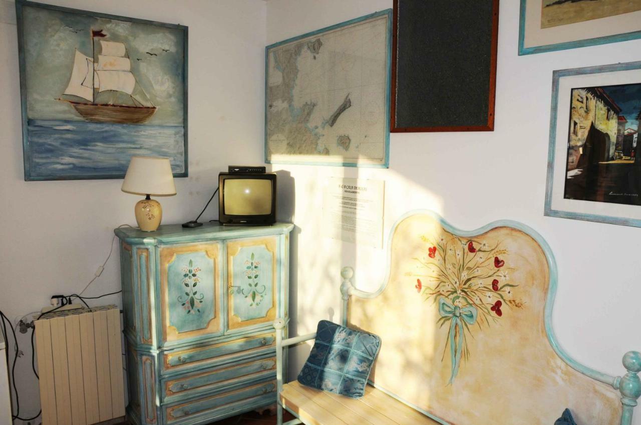 B&B Casa Derosas Golfo Aranci Exterior photo