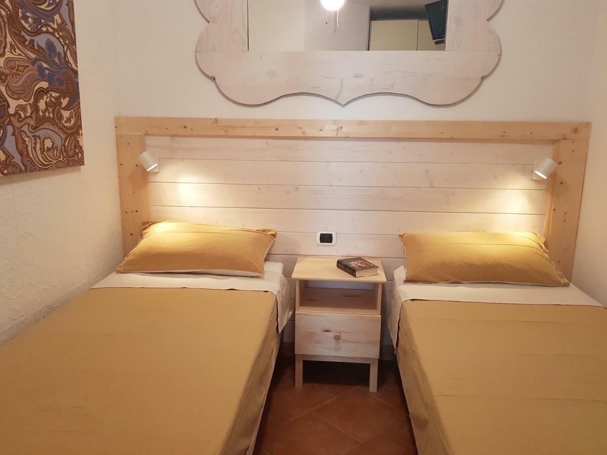 B&B Casa Derosas Golfo Aranci Exterior photo